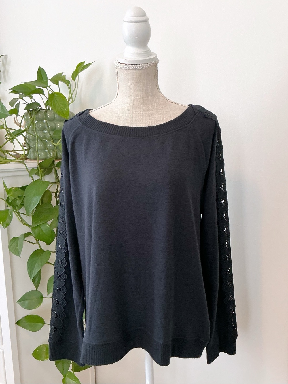 Democracy | Navy Knit Long Sleeve with Lace-Detail Sleeves size XL NWT